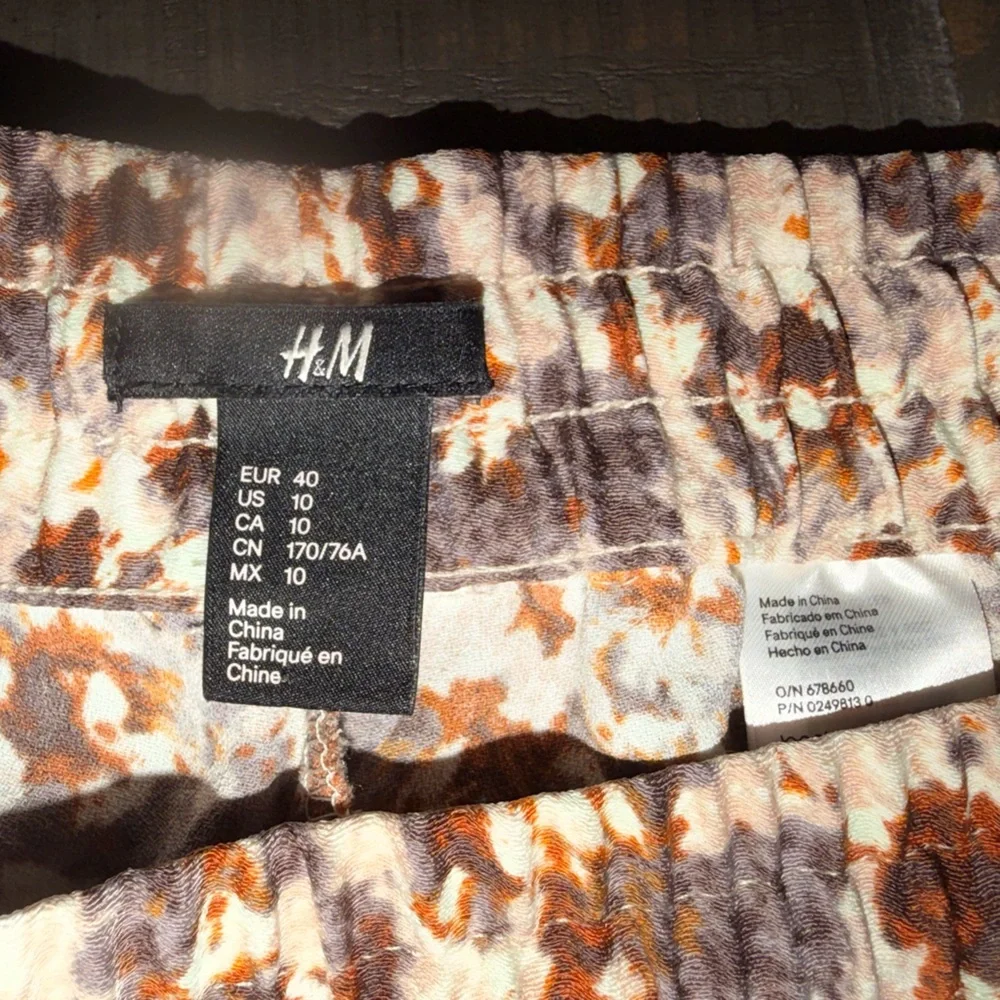 H&M Women's size 10 shorts in Brown and Cream‎ Pattern cottagecore summer sun
